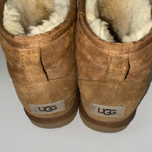 Used Ugg Boot’s - Size 6.5 in boys - Picture 4 of 6